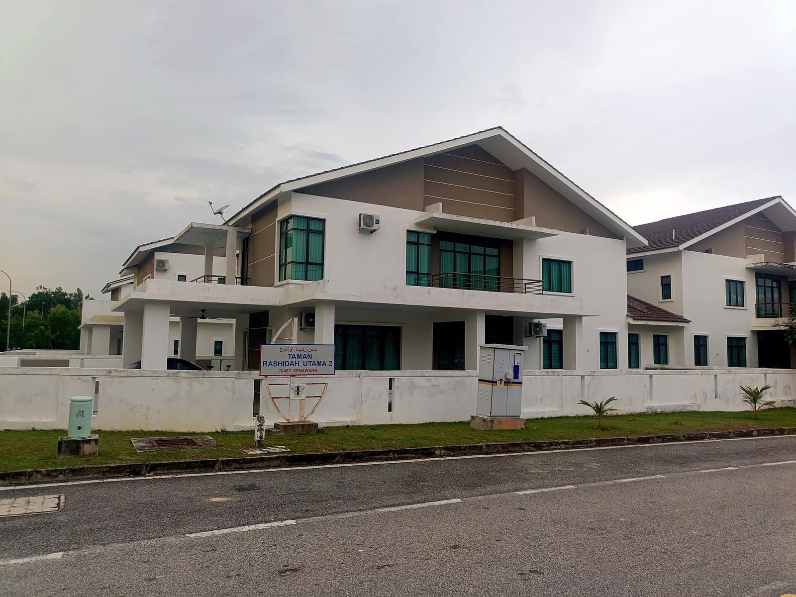 4-bedroom house in Tabuan Jaya, Kuching, photo 1 of 4